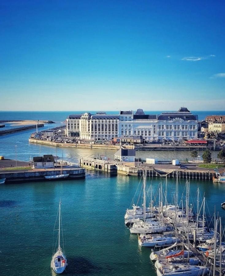 Le Grand Large "Superbe Studio Piscine Chauffee Du 1 Juin Au 15 Septembre" Trouville-sur-Mer Exterior photo